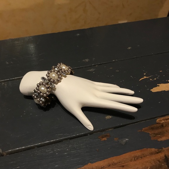 Faux pearl & diamonds cuff - Picture 2 of 9